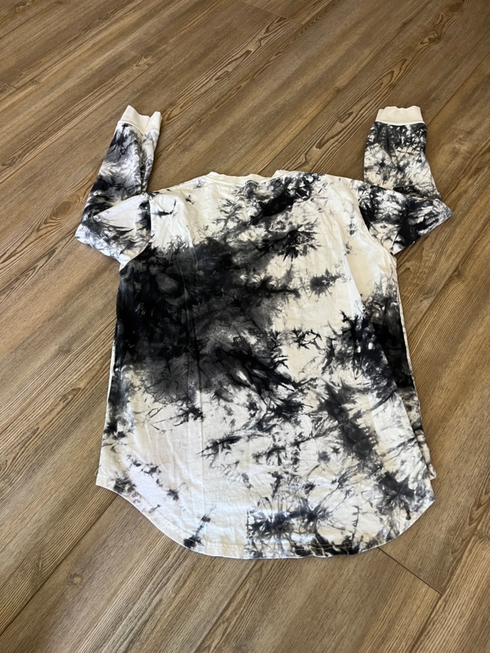 BLIEGOU XL Black & White Tie-Dye Crewneck Tee - Picture 3 of 3
